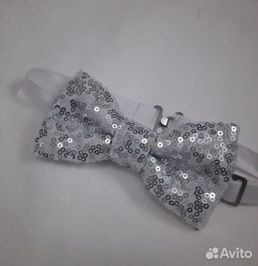 Серебристый галстук- бабочка из пайеток