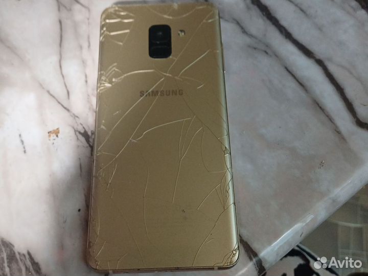 Samsung Galaxy A8+, 4/32 ГБ