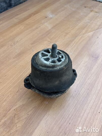 Опора двигателя Porsche 955/957