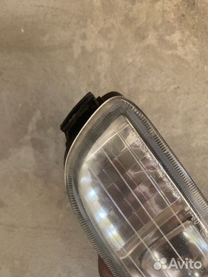 Противотуманная фара правая toyota ipsum
