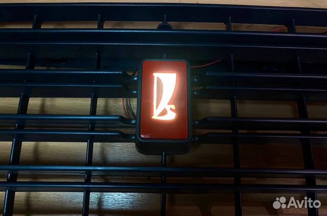 Значок с подсветкой на решетку радиатора ваз 2107