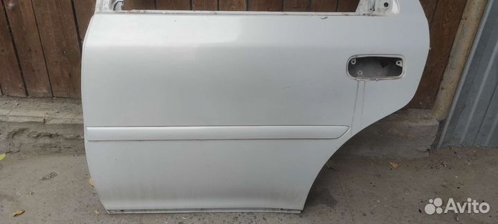 Дверь задняя левая Toyota cresta 100