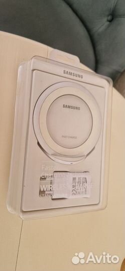 Беспроводная зарядка Samsung EP-NG930