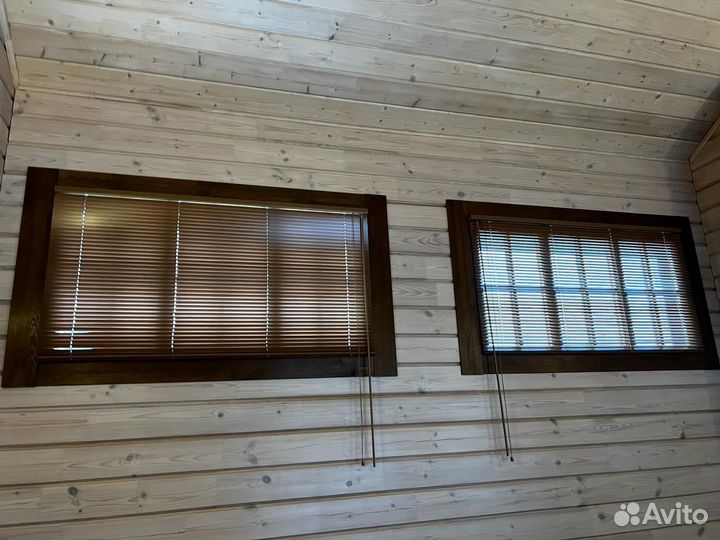 Горизонтальные деревянные жалюзи в дом