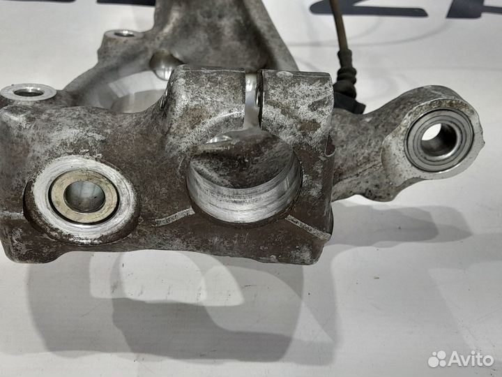 Передний левый поворотный кулак Audi A4 B8
