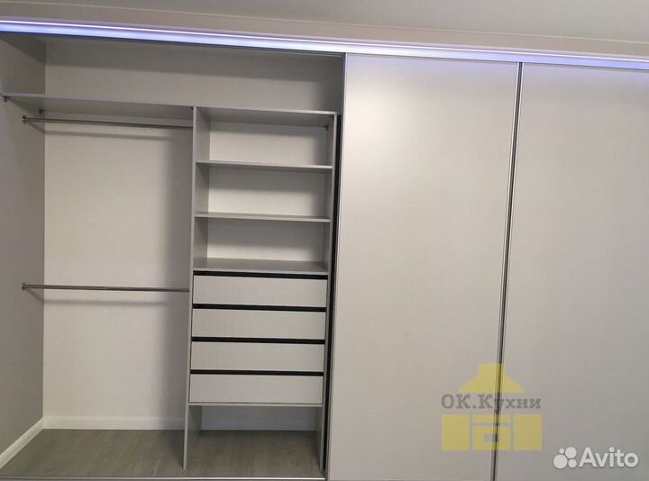 Шкаф темный