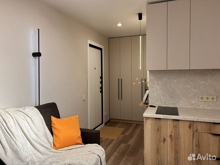 Поклеить обои. Наклеить обои