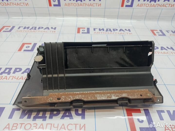 Бардачок Nissan Primera (P12) 68500-AV602