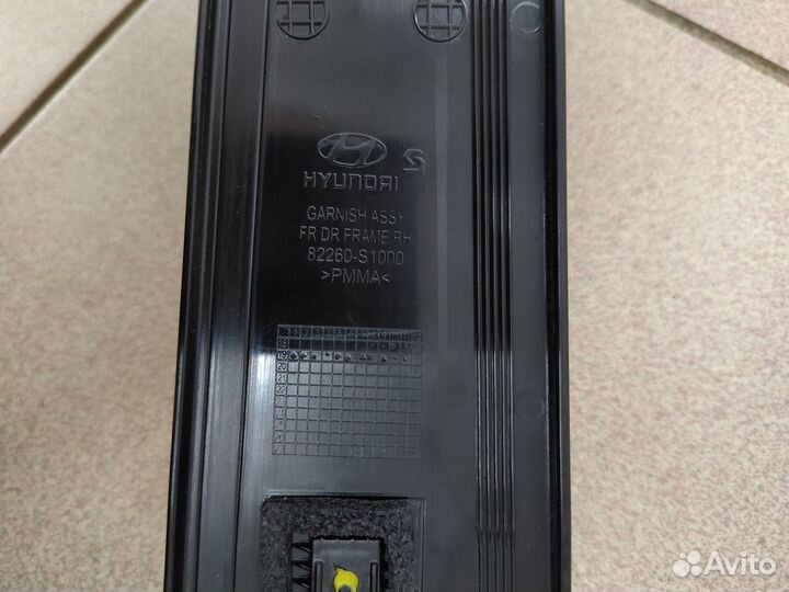 Накладка передней правой двери Santa Fe 4