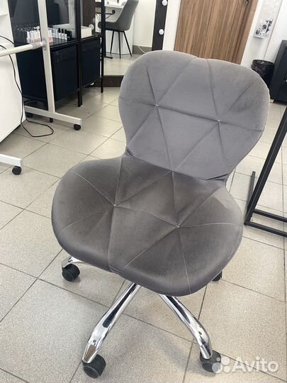 Стул мастера маникюра