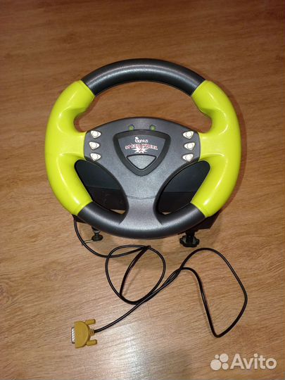 Игровой руль с педалями