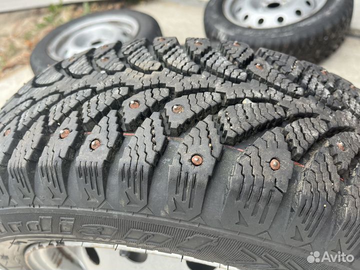 Продам зимнюю резину на штампах