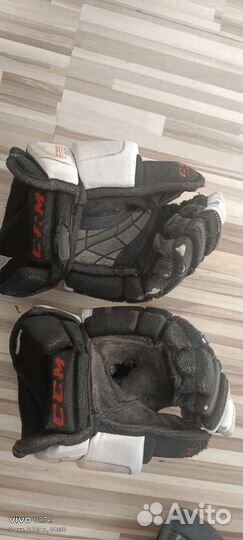 Хоккейные краги детские 10,11 и клюшки