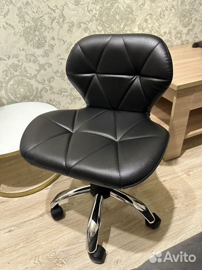 Стул кресло на колесиках