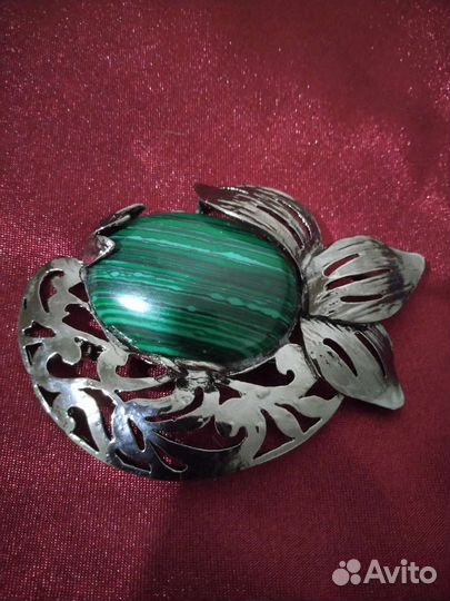 Брошь с малахитом