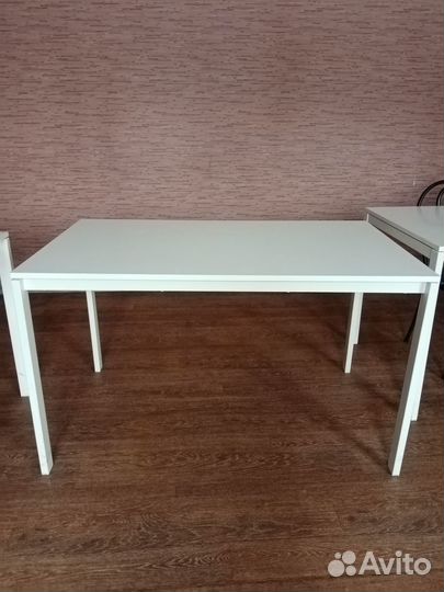 Стол и стулья