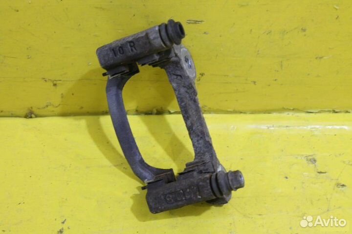 Скоба тормозного суппорта задняя правая Lexus Is 3