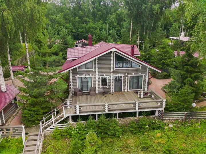 Дом 180 м² на участке 36 сот.