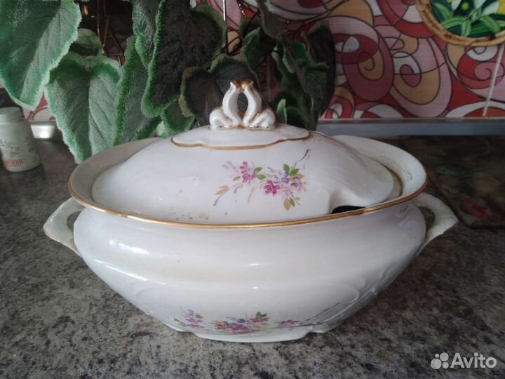 Фарфоровая супница