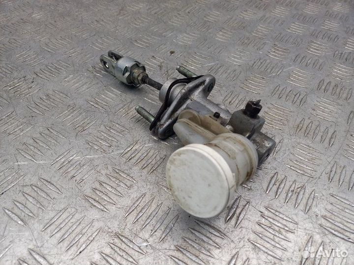 Цилиндр сцепления главный Mitsubishi L200 KB 2.5