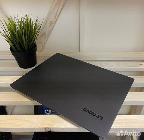 Ультрабук Lenovo FHD i3-8130U/8Gb ram/SSD