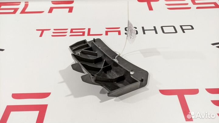 Кронштейн крепления бампера переднего левый Tesla