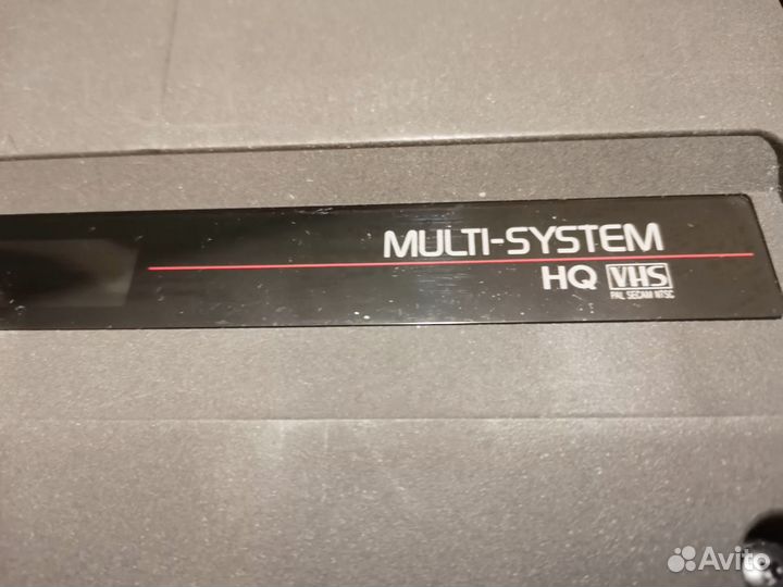 Портативный видеомагнитофон Hitachi VT-LC50 с ЖК