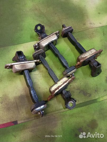 Ограничители двери чери фора а 21 а520