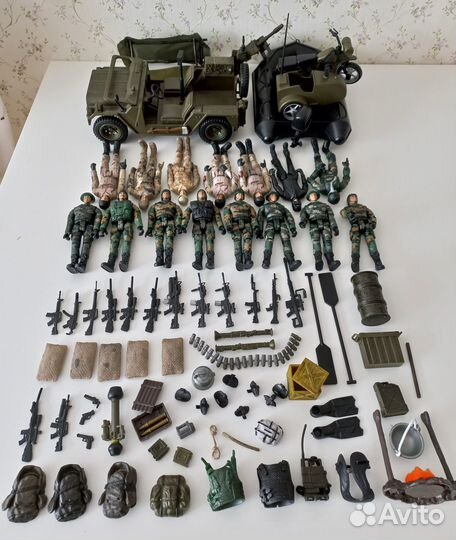 Большой набор солдатиков с аксессуарами