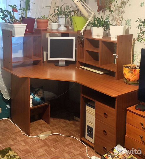Компьютерный стол