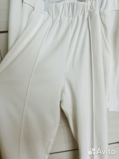 Костюм женский белый 48