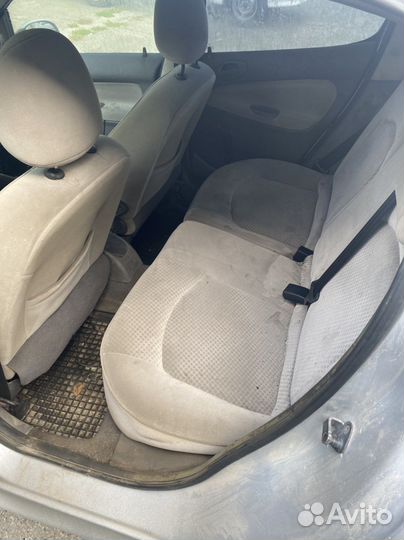 Запчасти на peugeot 206