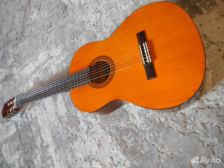 Классическая гитара yamaha cs40