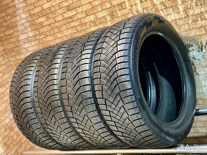 Pirelli Ice Zero FR 215/55 R17