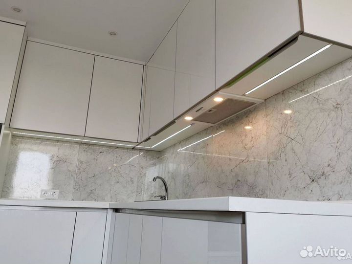 Кухня в потолок на заказ