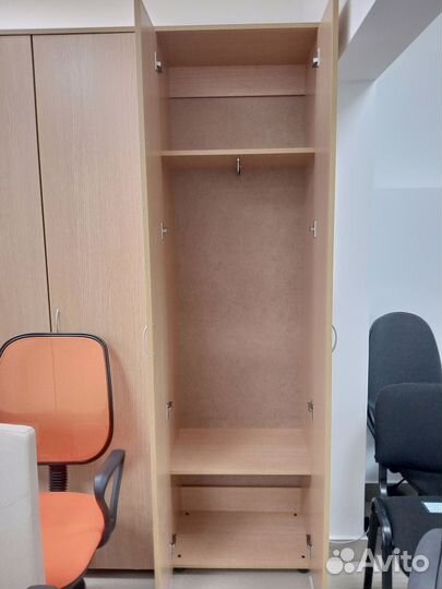 Офисный шкаф для одежды