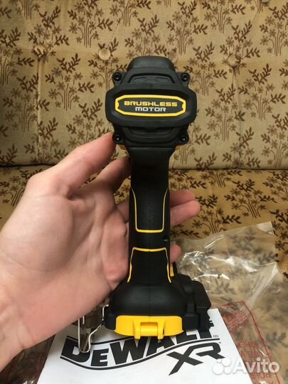 Шуруповерт Dewalt dcd 800