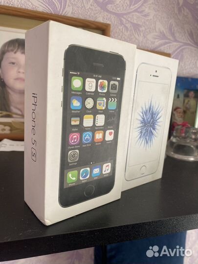 Коробка от iPhone SE;5