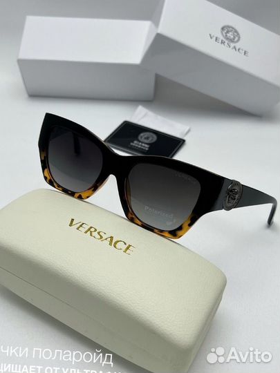 Солнцезащитные очки versace