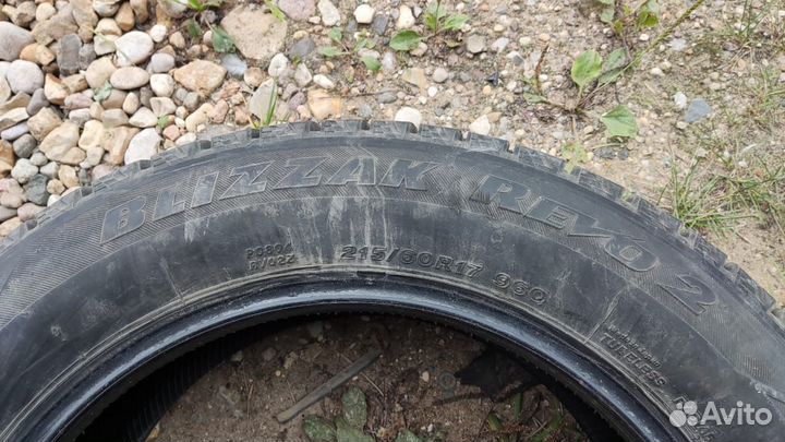Bridgestone Blizzak Revo2 215/60 R17