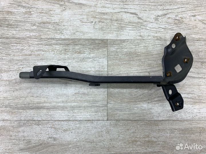 Кронштейн крепления крыла передний левый Mazda