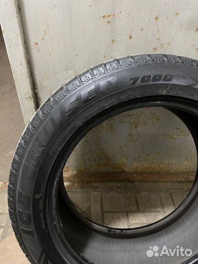 Bridgestone Ice Cruiser 7000 235/55 R19 101T