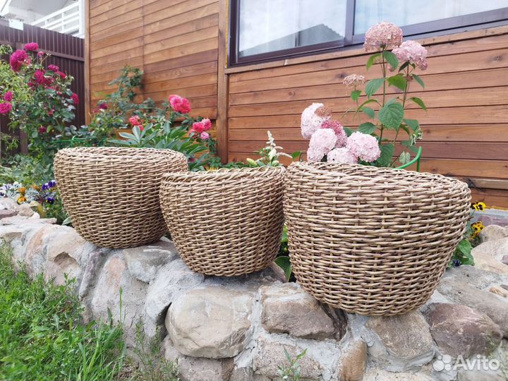 Кашпо из искусственного ротанга