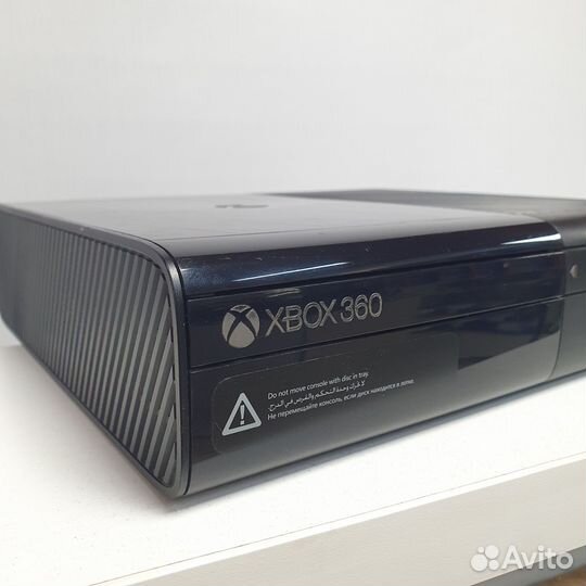 Xbox 360 E 250GB с диском Condemned