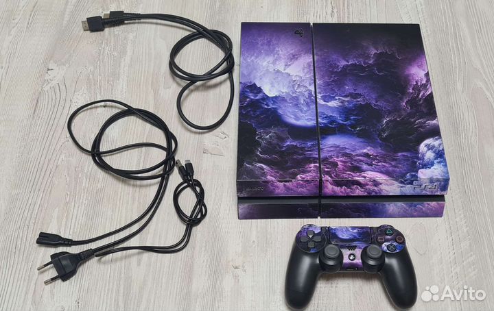 Продам PlayStation 4 (500гб)