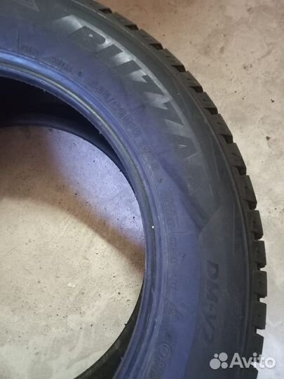 Bridgestone Blizzak DM-V2 235/60 R18
