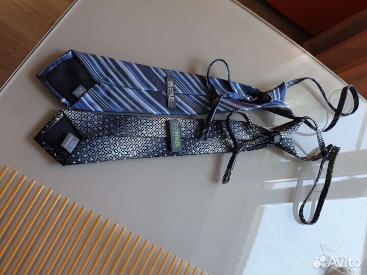 Галстуки для мальчика,состояние отличное