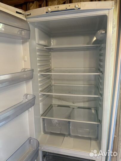 Холодильник Indesit