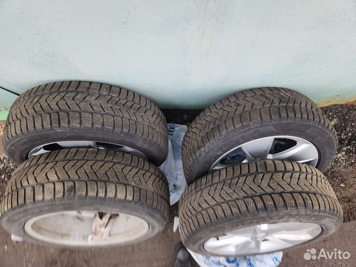 Pirelli Winter Sottozero 3 215/55 R18 95H