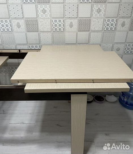 Продам кухонный стол во Владивостоке